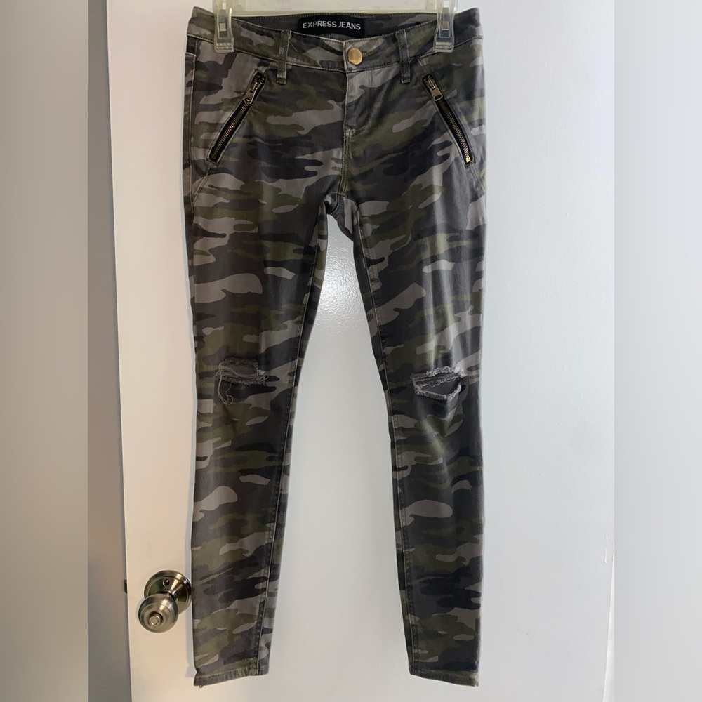 Camo ripped jeans